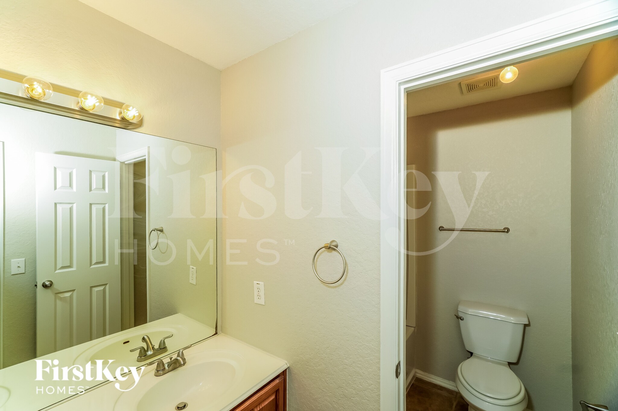 Building Photo - 3838 Sausalito Fern