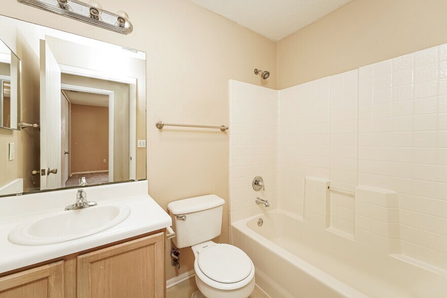 Building Photo - 3119 Holland Dr