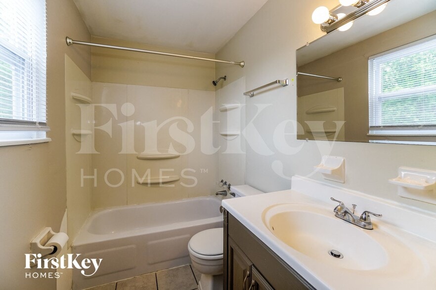 Building Photo - 161 Greenlake St