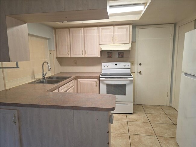 Building Photo - 3431 Overland Dr