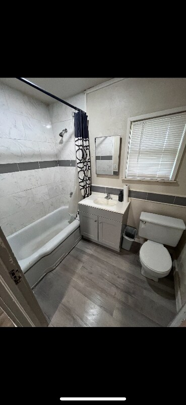 Building Photo - 417 N Linwood Ave