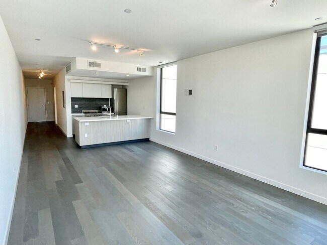 Building Photo - HIP 2BR/2BA Inner Mission Top Floor Boutiq...