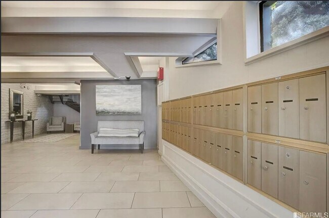 Building Photo - 1 Bed/1 Bath In Pacific Heights with Parking and Roof Deck