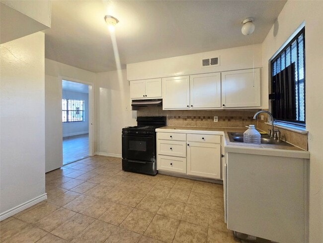 Building Photo - 514 Highfall Dr