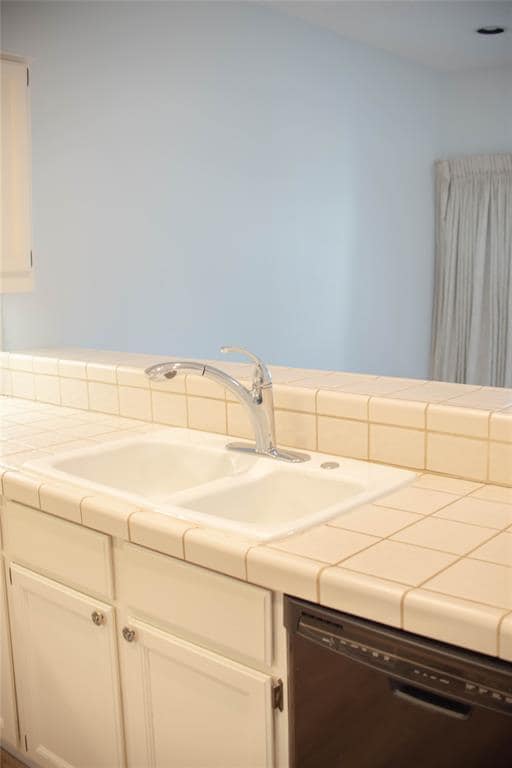 Building Photo - 10819 Crown Colony Dr