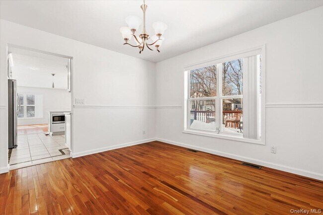 Building Photo - 44 Greenvale Cir