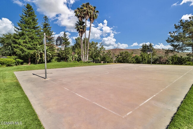 Building Photo - 2155 Meadow Brook Ct