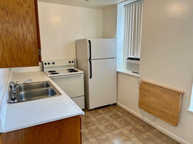Building Photo - 454 S 500 E