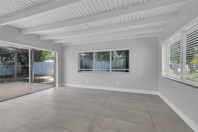 Building Photo - 2224 Plunkett St