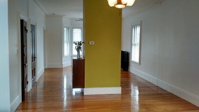 Building Photo - 26 Delle Ave