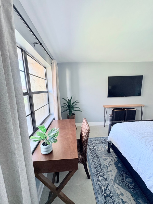 Building Photo - 2050 Oleander Blvd