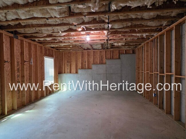 Building Photo - ABSOLUTELY BEAUTIFUL 5 BEDROOM/ 4.5 BATH HOME YOU DONT WANT TO MISS.