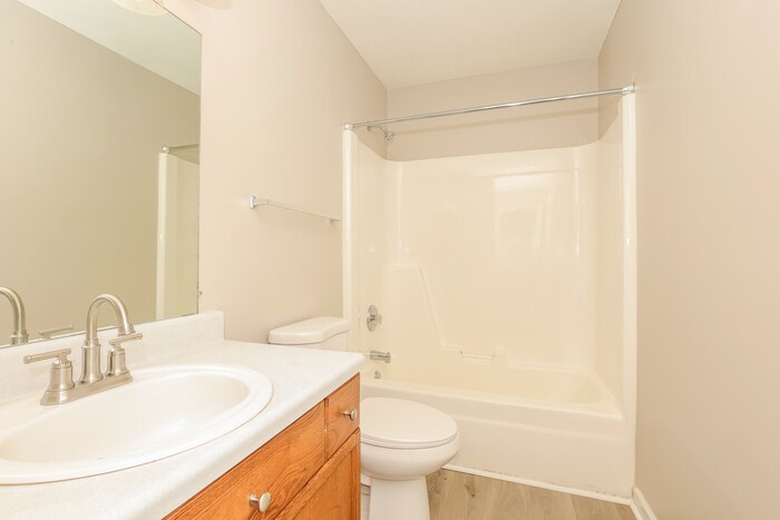 Building Photo - 415 Country Village Dr