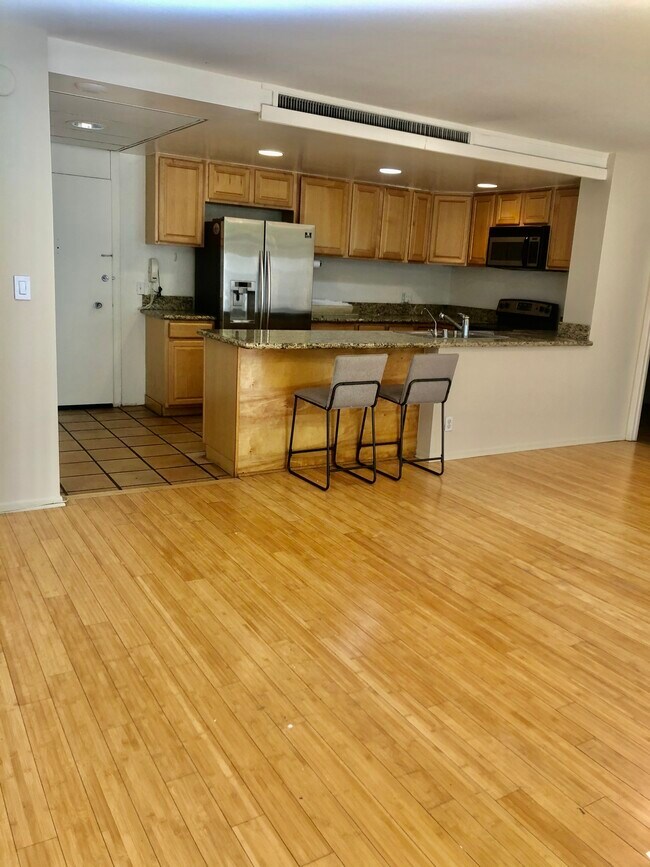 Building Photo - 2170 Century Park E