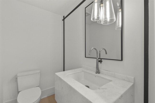 Building Photo - 1247 Peden St