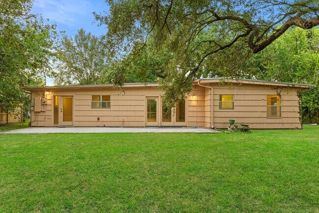 Building Photo - Charming Home with Expansive Backyard on a...