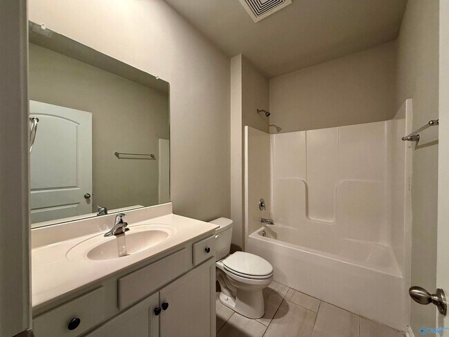 Building Photo - 116 River Haven Dr