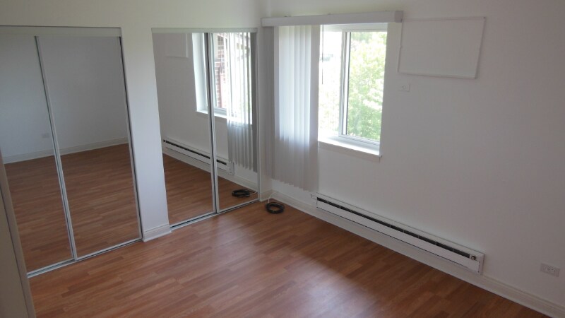 Building Photo - 1851 N Green Ln N