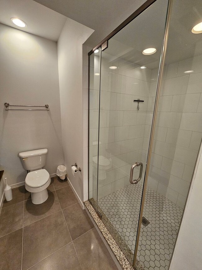 Building Photo - Fully Furnished Public Square Apartment!!!