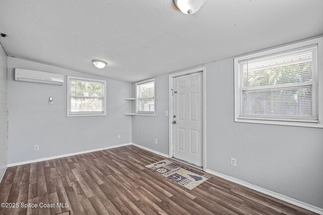 Building Photo - 818 Hampton Way