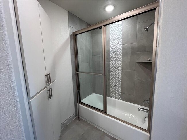 Building Photo - 2105 Tiger Trail