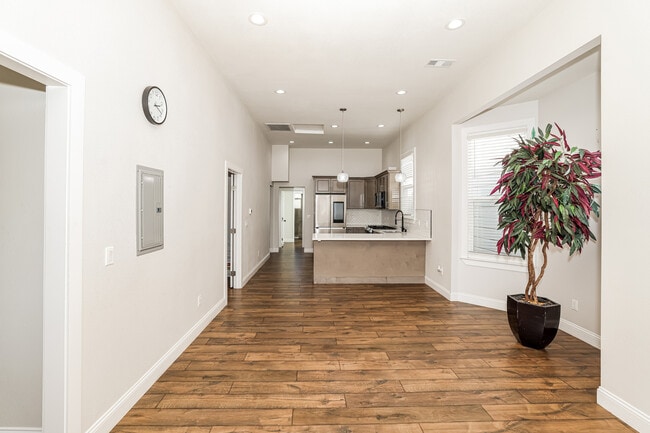 Building Photo - 875 Wood St