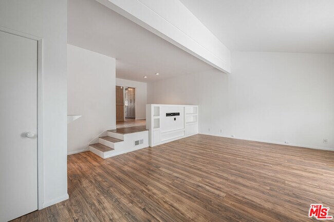 Building Photo - 17114 Palisades Cir