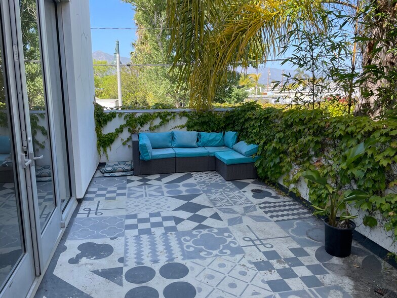 Building Photo - 116 E Yanonali St