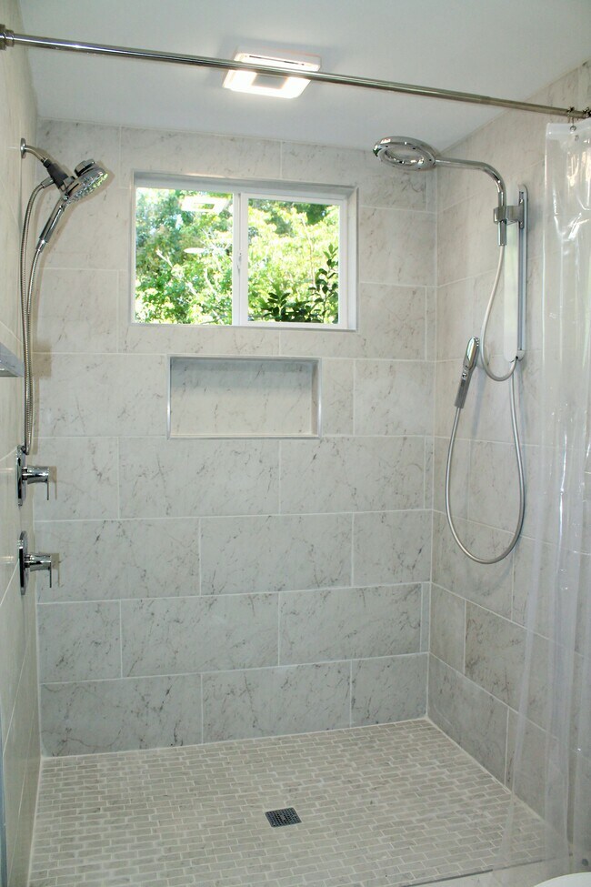 Building Photo - 275 Piney Ln