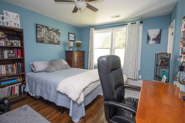 Building Photo - 2715 Kiawah Ave