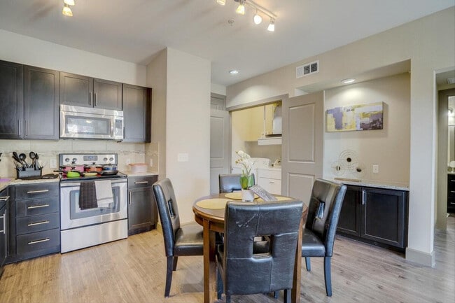 Building Photo - 6833 Addison Cir