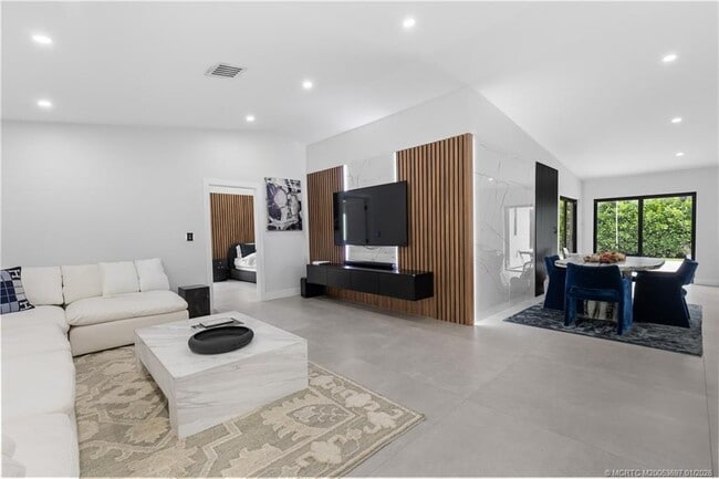 Building Photo - 5143 Deerhurst Crescent Cir