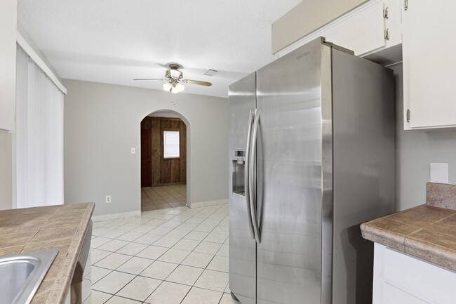 Building Photo - 3 bedroom 2 bath house in Northwood Pines