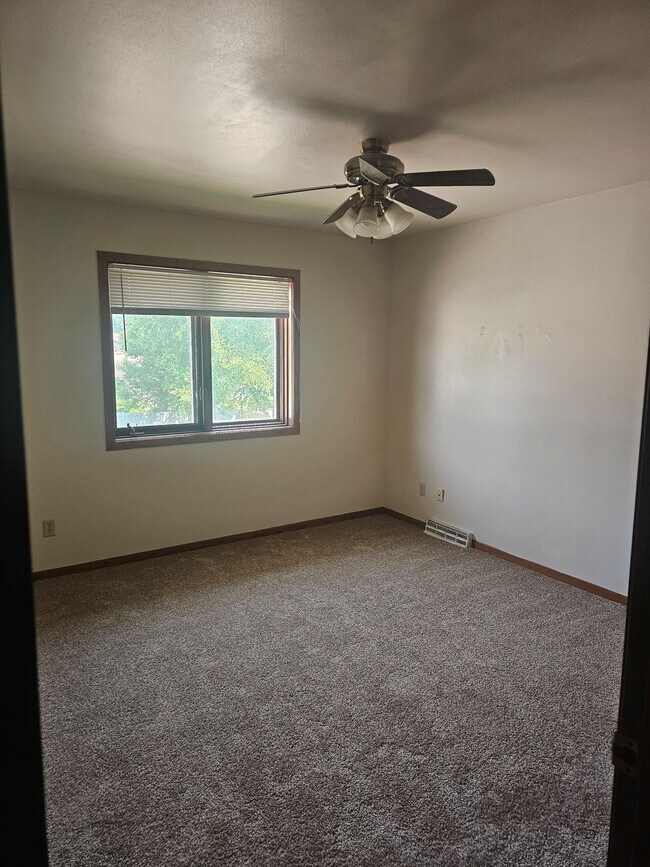 bedroom 3 - 741 Aspen Ave