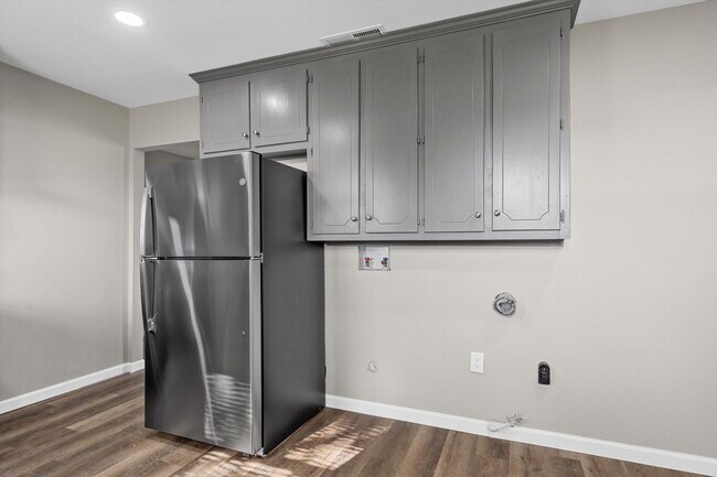 Building Photo - Updated 2 Bedroom in Connally ISD