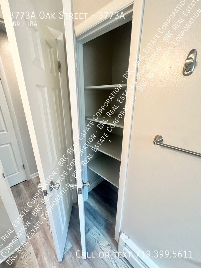 Building Photo - 3773 Oak St