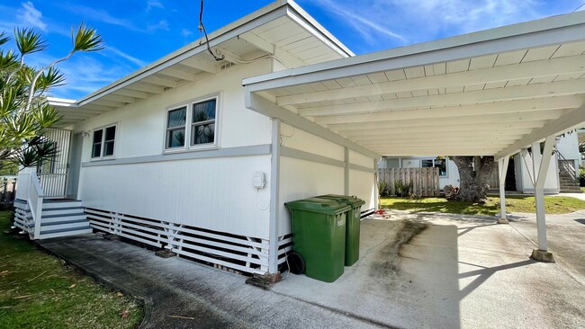 Building Photo - Charming Home in Manoa (3/1.5/2) Available...