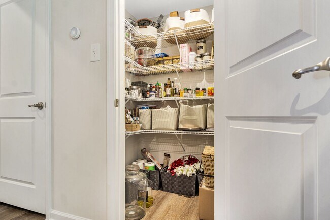 Building Photo - Fully Furnished 3 Bedroom 2.5 Bath Townhome in Williamsburg!
