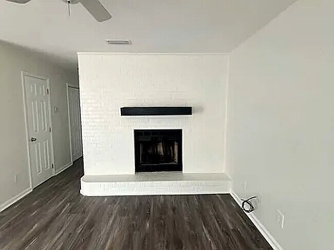Building Photo - 4 Brookwood Cir