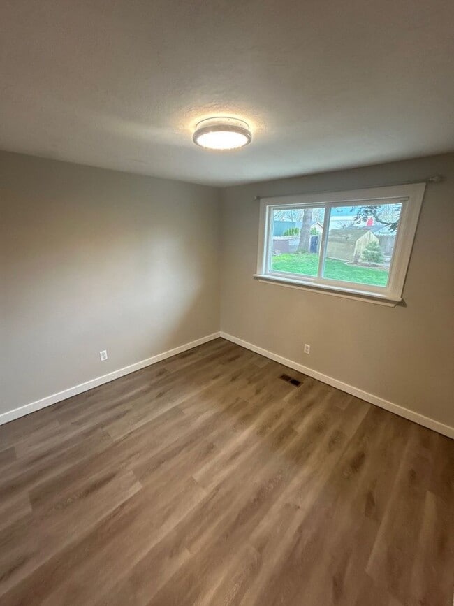 Building Photo - 3677 Carmelle Ct NE