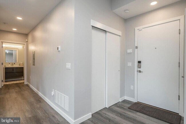 Building Photo - 1501 N 31st St