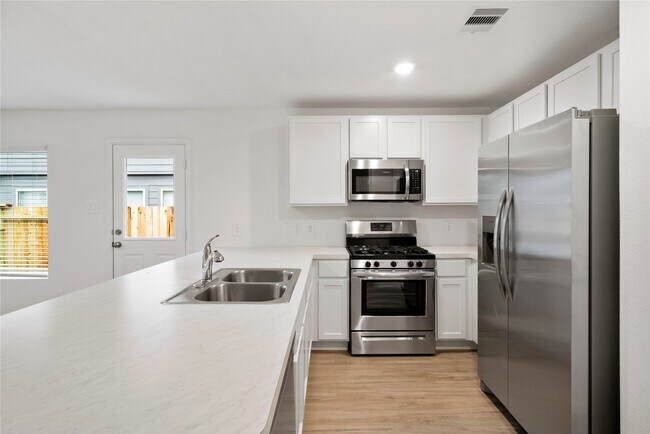 Building Photo - 104 Pine Bend Ct