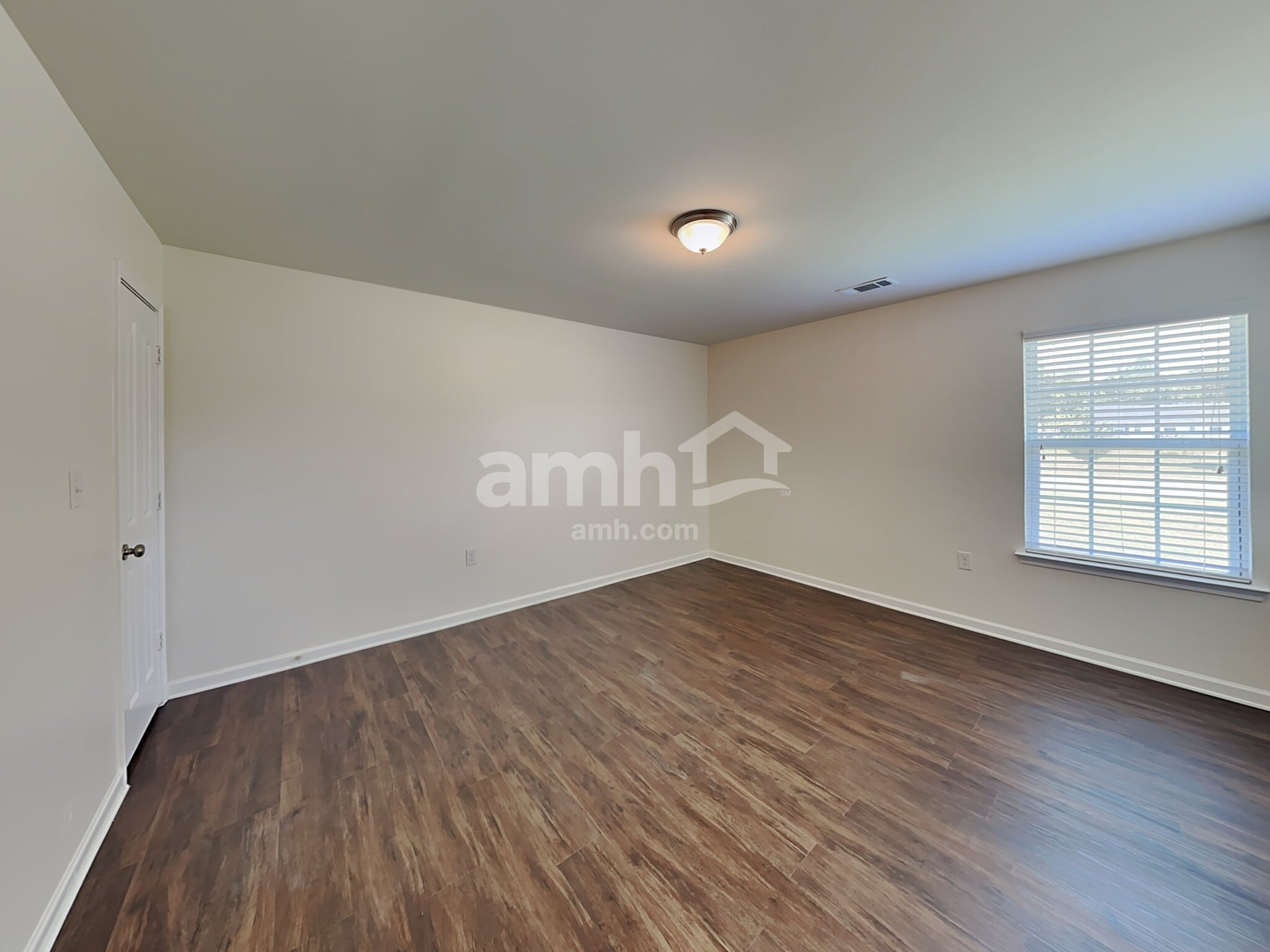 Building Photo - 1748 Eastway Dr