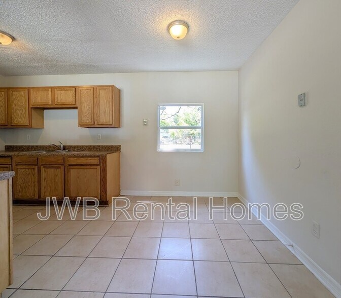 Building Photo - 2223 Eudine Dr W
