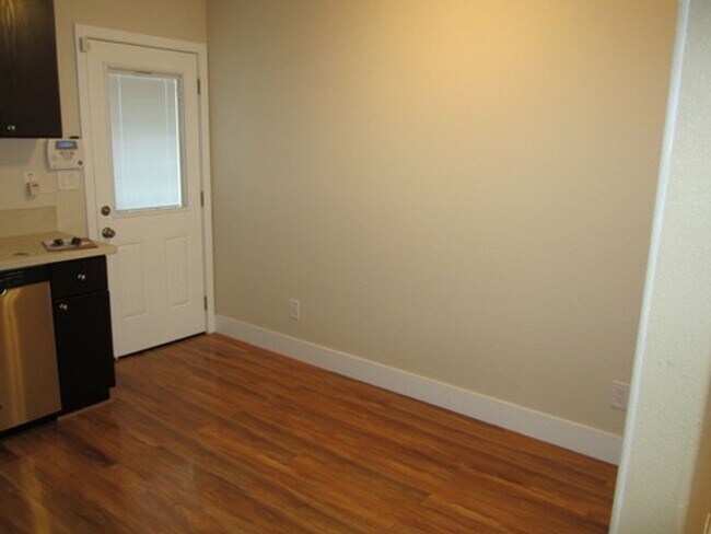 Building Photo - 2 Bed/2 Bath Duplex in Vallejo