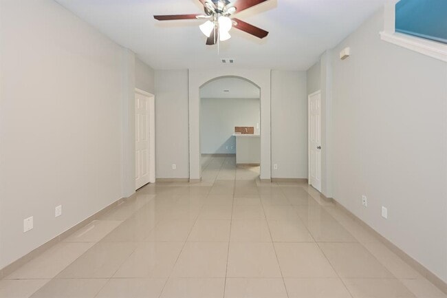 Building Photo - 6341 Settlers Square Ln