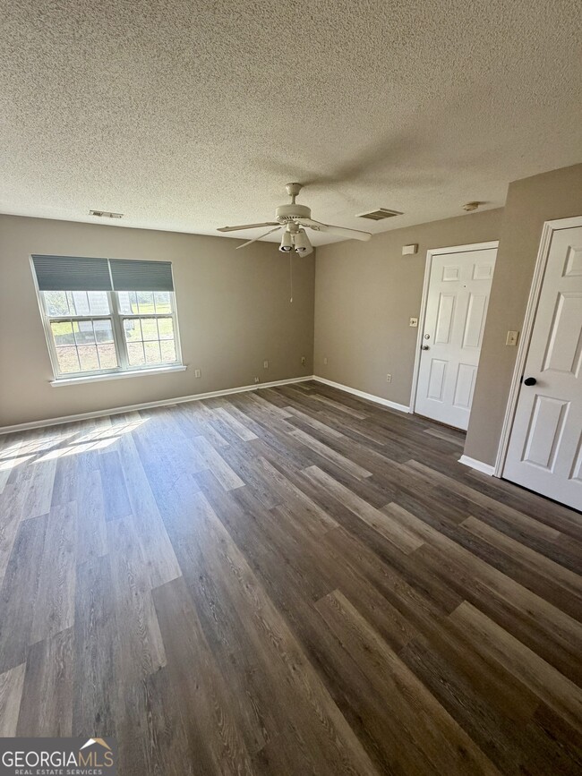 Building Photo - 806 E Church St