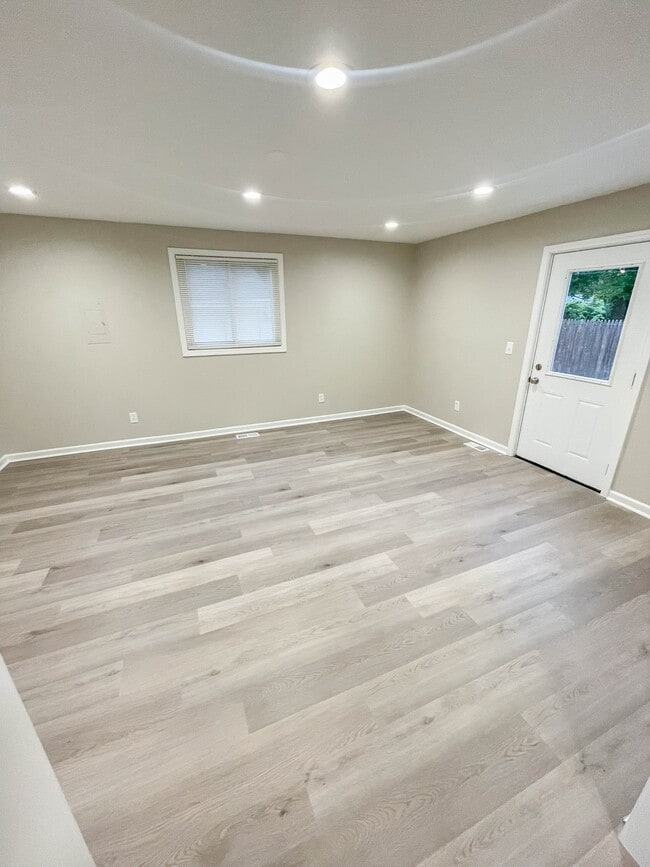 Building Photo - 30816 Grandview Ave