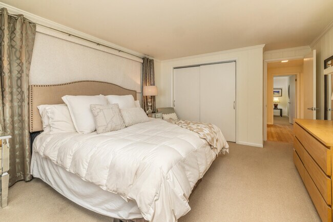 Building Photo - 10046 Sheridan Dr