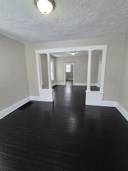 Building Photo - 295 Mason Ave